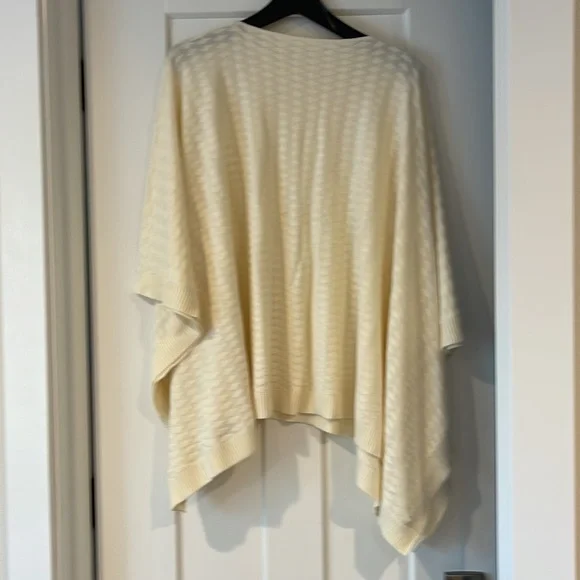 Lululemon poncho - Picture 2 of 4